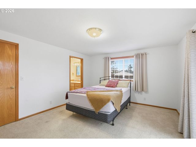 2337 LOCH Dr, Springfield, OR 97477