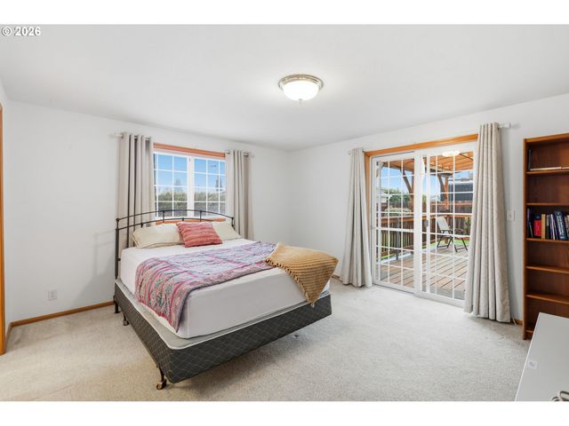 2337 LOCH Dr, Springfield, OR 97477