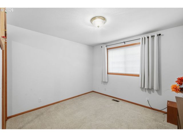 2337 LOCH Dr, Springfield, OR 97477