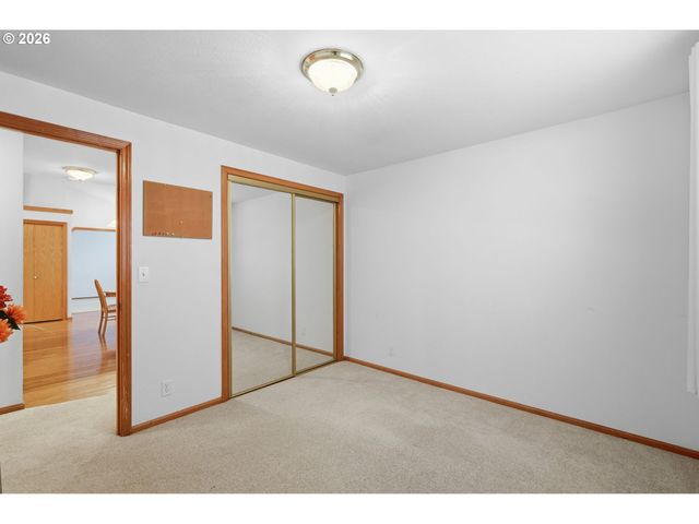 2337 LOCH Dr, Springfield, OR 97477