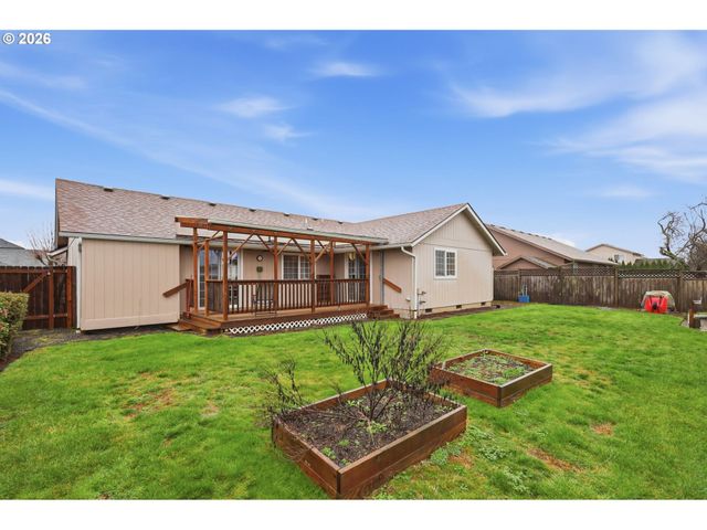 2337 LOCH Dr, Springfield, OR 97477