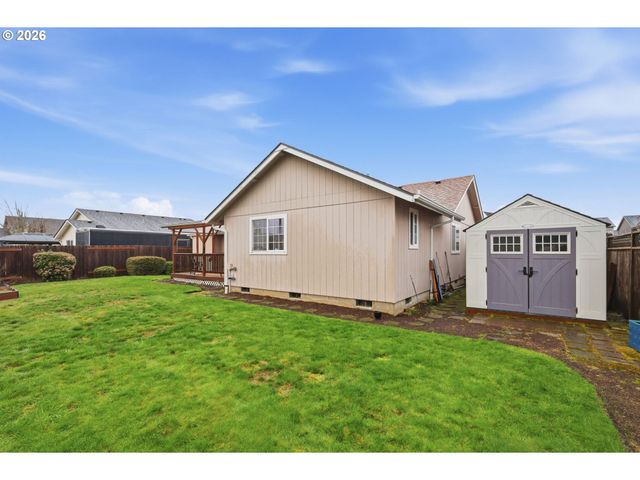 2337 LOCH Dr, Springfield, OR 97477