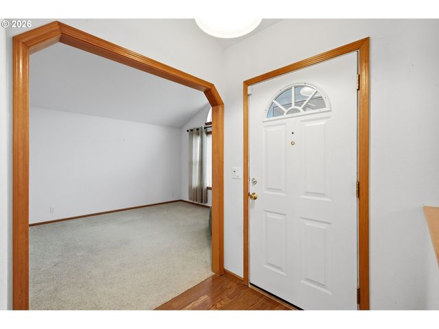 2337 LOCH Dr, Springfield, OR 97477