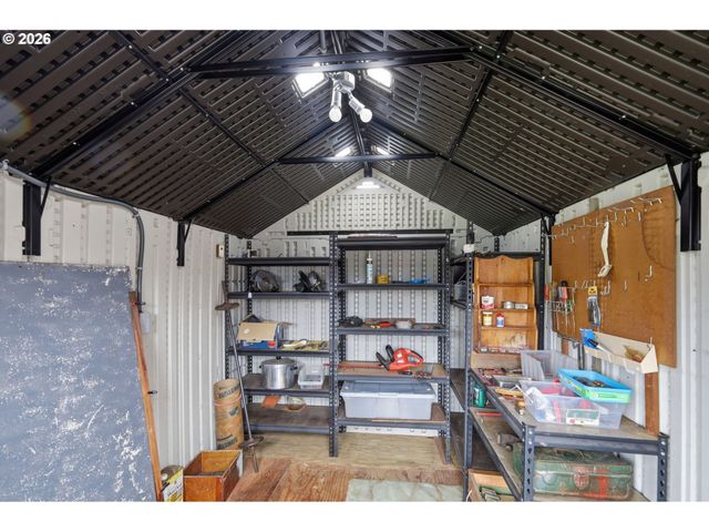 2337 LOCH Dr, Springfield, OR 97477