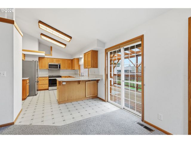 2337 LOCH Dr, Springfield, OR 97477