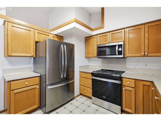 2337 LOCH Dr, Springfield, OR 97477