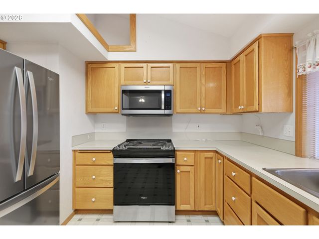 2337 LOCH Dr, Springfield, OR 97477