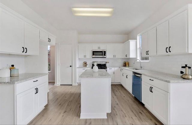15615 Copano Bay Drive, Sugar Land, TX 77498