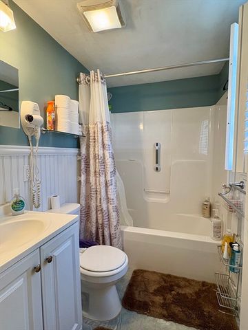 1309 Shootflying Hill Rd, Barnstable, MA 02632