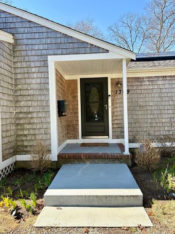 1309 Shootflying Hill Rd, Barnstable, MA 02632