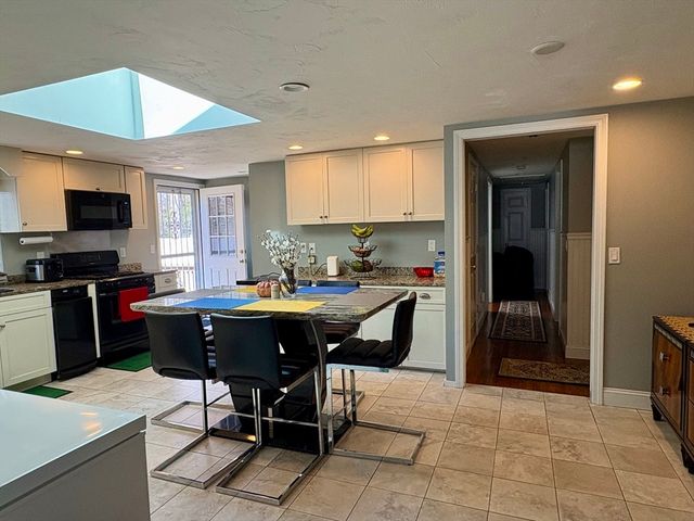 1309 Shootflying Hill Rd, Barnstable, MA 02632