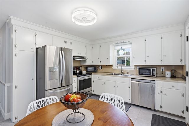 106 Fales Road, Bristol, RI 02809