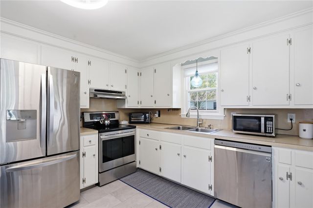 106 Fales Road, Bristol, RI 02809