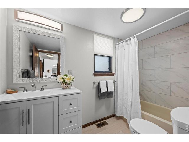 1006 Sunburst Ct, Lafayette, CO 80026