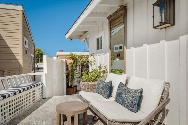 11 Saratoga, Newport Beach, CA 92660