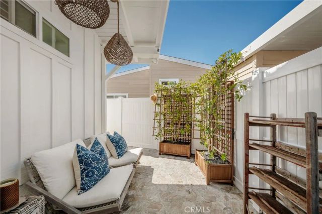 11 Saratoga, Newport Beach, CA 92660