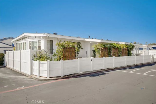 11 Saratoga, Newport Beach, CA 92660