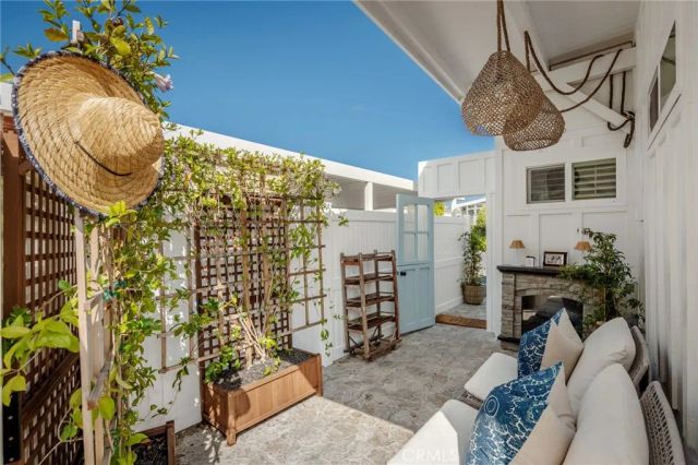 11 Saratoga, Newport Beach, CA 92660