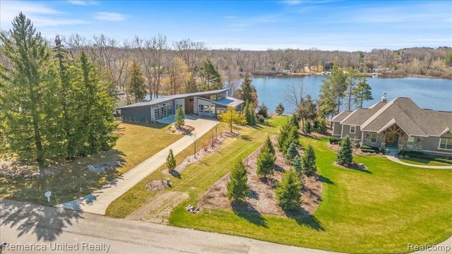 10468 Oak Shore Drive, South Lyon, MI 48178