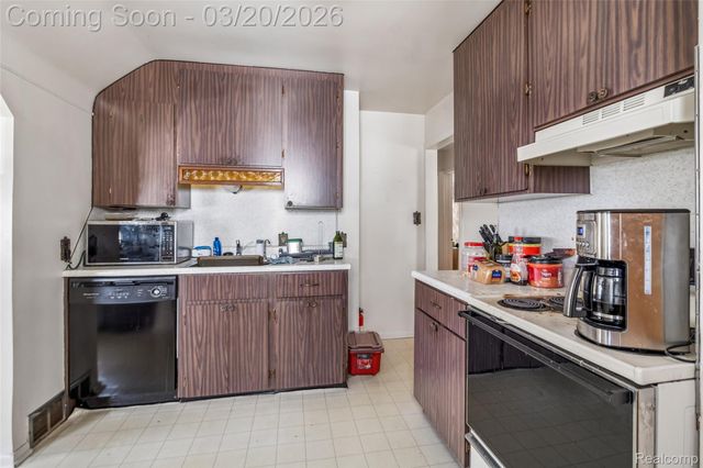 25128 Culver Street, St. Clair Shores, MI 48081