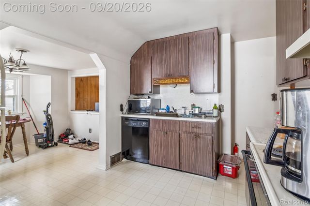 25128 Culver Street, St. Clair Shores, MI 48081