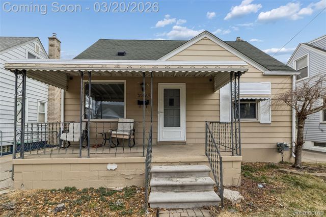 25128 Culver Street, St. Clair Shores, MI 48081