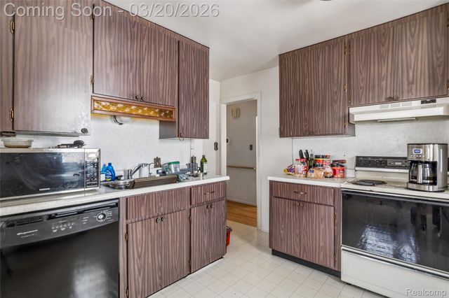 25128 Culver Street, St. Clair Shores, MI 48081