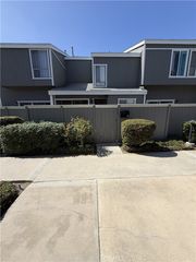 2720 W Segerstrom C, Santa Ana, CA 92704