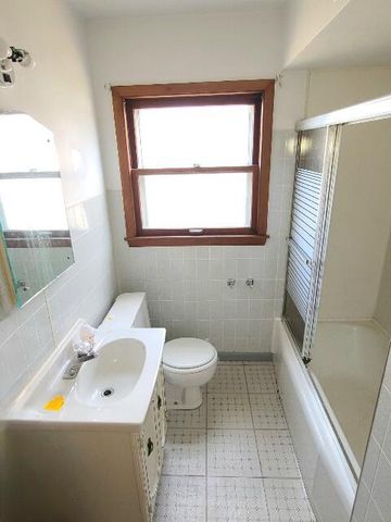 818 S 116th STREET, West Allis, WI 53214