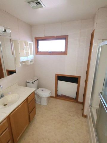 818 S 116th STREET, West Allis, WI 53214