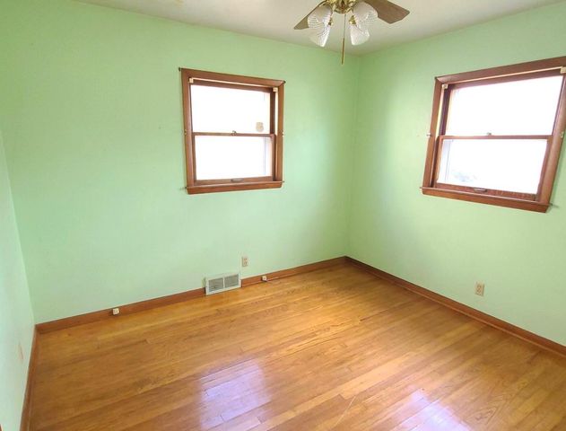 818 S 116th STREET, West Allis, WI 53214