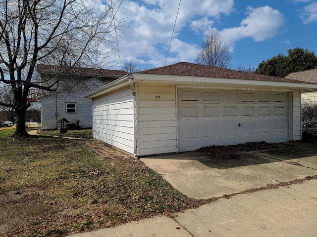 818 S 116th STREET, West Allis, WI 53214