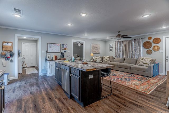 811 Thorne Dr, Paragould, AR 72450