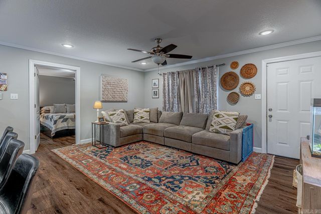 811 Thorne Dr, Paragould, AR 72450