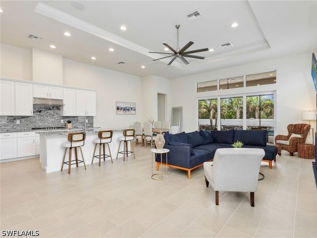 9288 Cayman DR, Naples, FL 34114