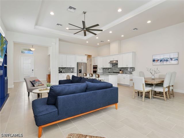 9288 Cayman DR, Naples, FL 34114