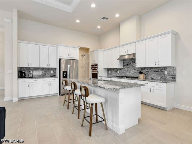 9288 Cayman DR, Naples, FL 34114