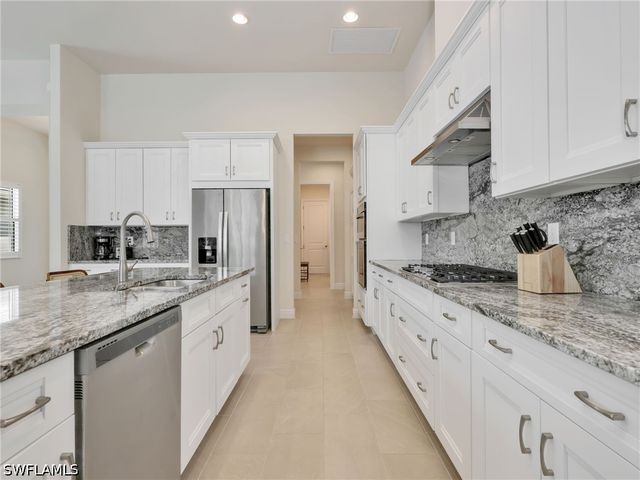 9288 Cayman DR, Naples, FL 34114