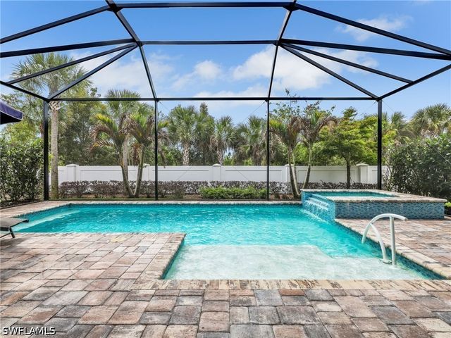9288 Cayman DR, Naples, FL 34114