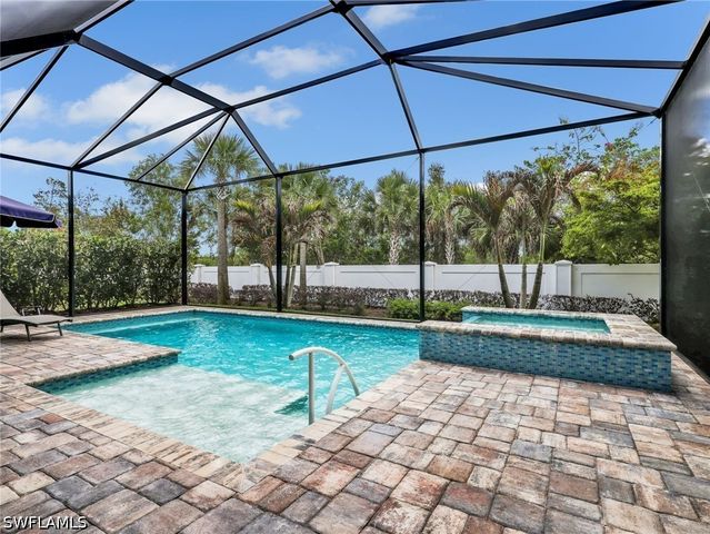 9288 Cayman DR, Naples, FL 34114