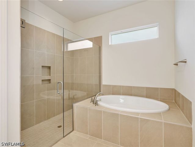 9288 Cayman DR, Naples, FL 34114