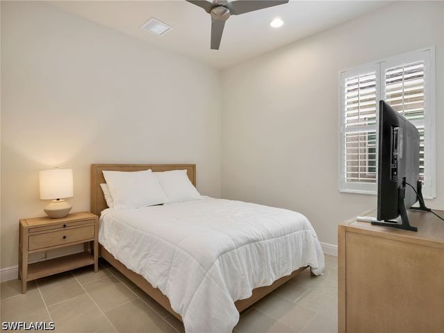 9288 Cayman DR, Naples, FL 34114