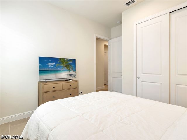 9288 Cayman DR, Naples, FL 34114