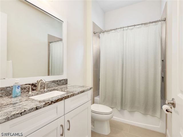 9288 Cayman DR, Naples, FL 34114