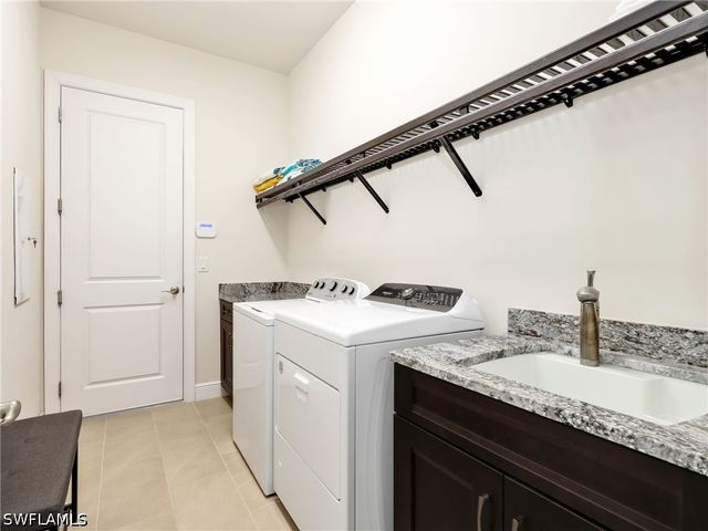 9288 Cayman DR, Naples, FL 34114