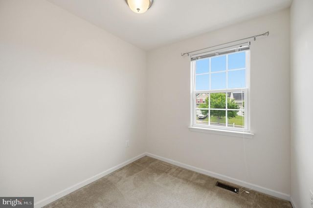 229 MOUNTAIN LAUREL BLVD, Ranson, WV 25438