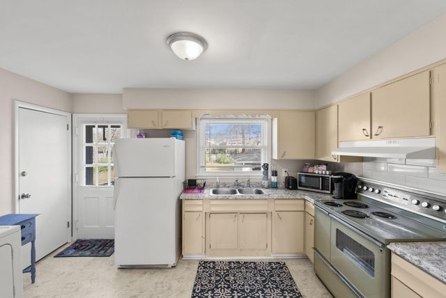 131 Greenbriar Road, Lexington, KY 40503