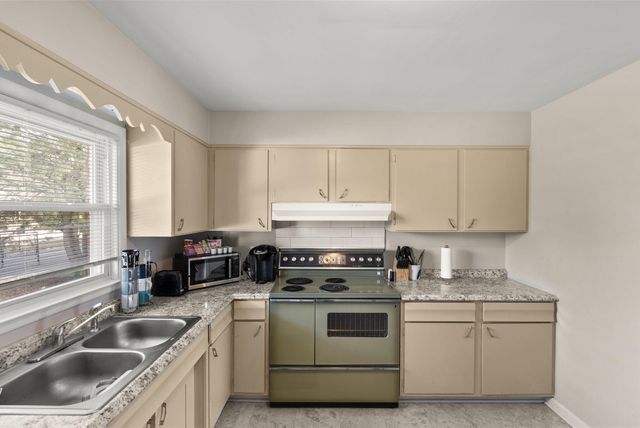 131 Greenbriar Road, Lexington, KY 40503