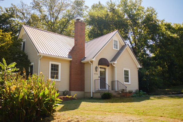 801 Elm St, Columbia, TN 38401