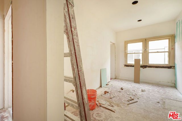 1519 W 30th Street, Los Angeles, CA 90007